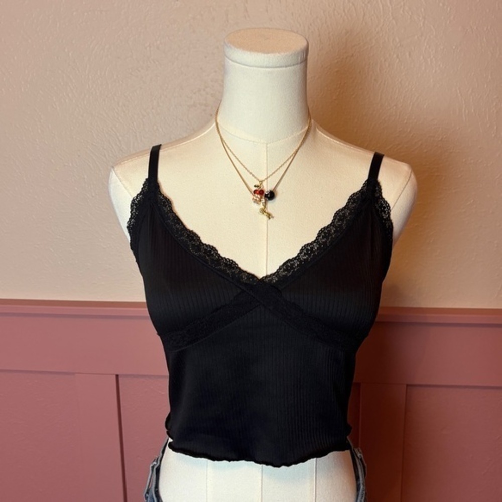 babydoll y2k goth lace crop cami top
h&m
sz small
black